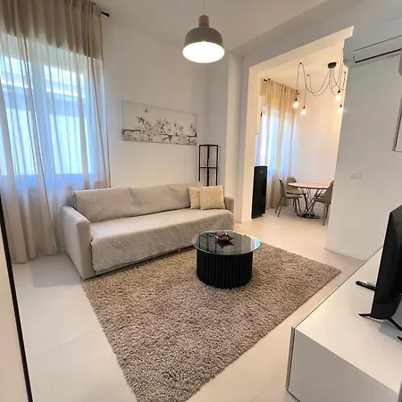 Cinzia Aparthotel